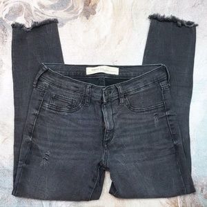 😎Gap Black crop distressed jeggings 4P